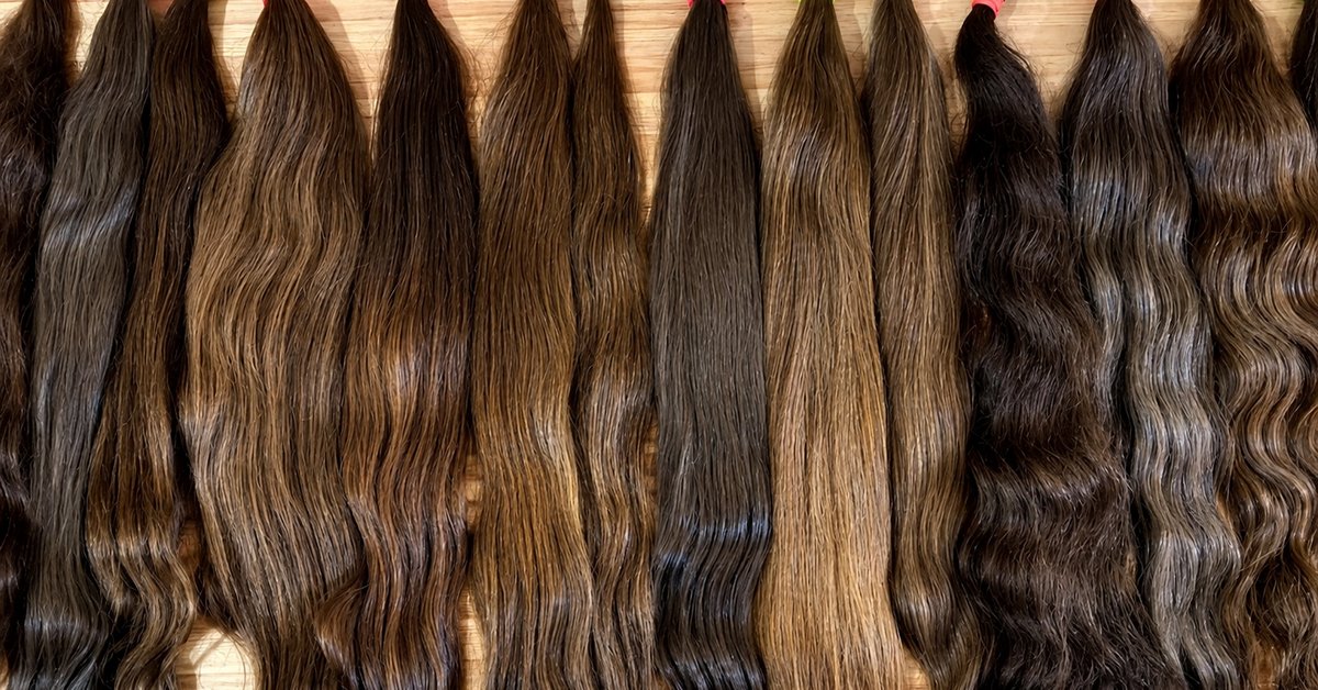 Economic crisis drives Iranians to sell hair, rent laptops