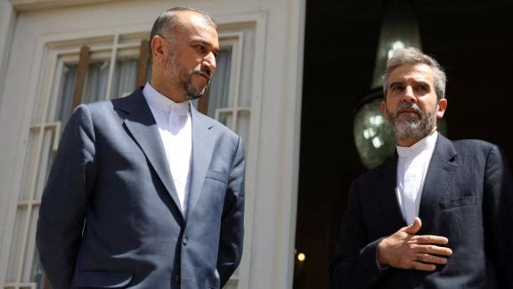Iran's late foreign minister Hossein Amir-Abdollahian speaks with chief nuclear negotiator Ali Bagheri Kani in Tehran, 23 June 2022 (Reuters/Majid Asgaripour/WANA)