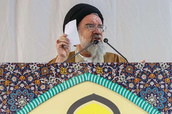 خاتمی، امام جمعه تهران: وقتی گروهی معصیت کنند، خداوند بارانش را میگیرد