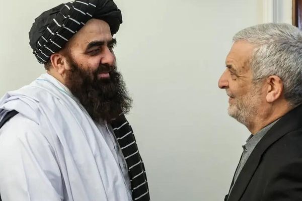 مركز دراسات الشرق الأوسط: طهران تضحي بحلفائها في أفغانستان لصالح طالبان