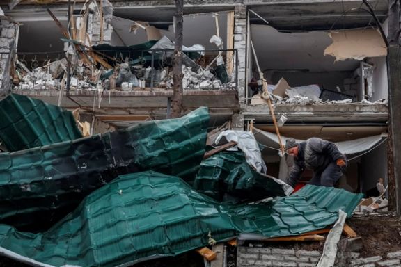 ویرانههای برجا مانده از حمله پهپادی روسیه به حومه کییف، ۲۹ اسفند