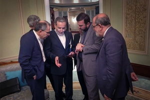 عراقچی: تفاهم با آمریکا دیجیتالی امضا میشود؛ رفع محاصره دریایی نخستین بند توافق است
