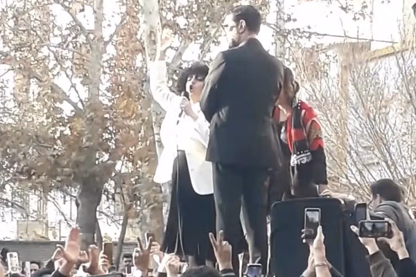 اتحادیه اروپا: بازداشت محمدی و دیگر فعالان حقوق بشر در مشهد به شدت نگرانکننده است