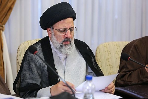 الرئيس الإيراني يأمر بـ"تطهير الفضاء الإلكتروني" واستكمال "شبكة الإنترنت الوطنية"