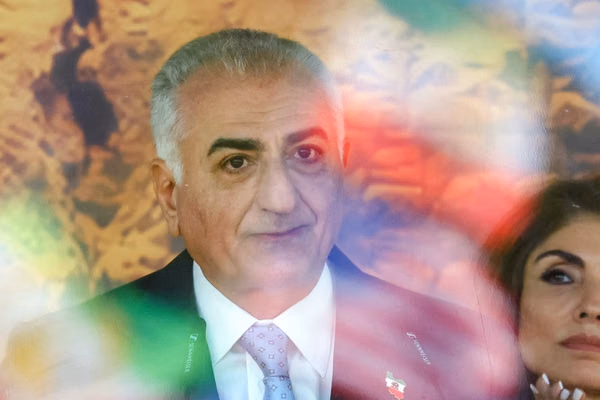 شاهزاده رضا پهلوی خواستار تعهد نامزدهای ریاستجمهوری فرانسه به حمایت از مردم ایران شد