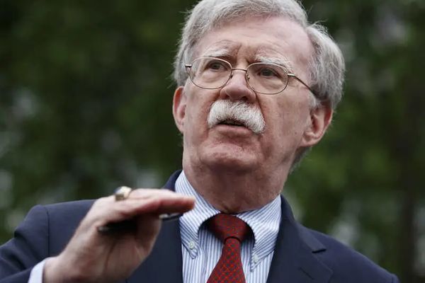 بولتون لـ"إيران إنترناشيونال":إدارة بايدن تسلم الأموال لإيران ورئيسها يهدد بقتل الأميركيين