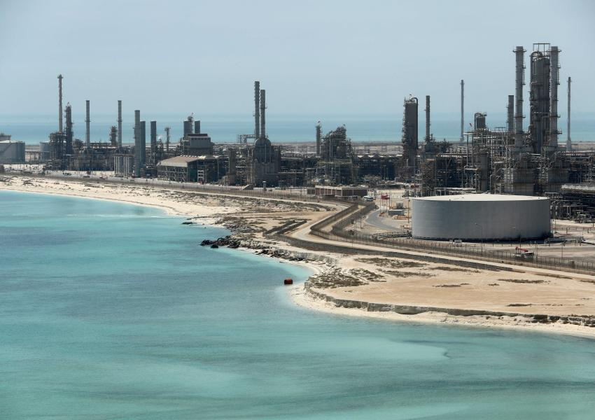 عربستان سعودی وقوع حمله موشکی و پهپادی به بندر راس تنوره و تاسیسات آرامکو در ظهران را تایید کرد