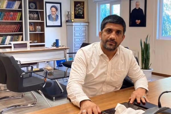 مقام دولت آمریکا به ایراناینترنشنال: گرین کارت علیرضا دبیر باطل شد