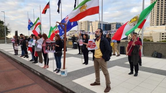 اعتراضات ایرانیان خارج از کشور ادامه دارد؛ تجمع در بریتانیا در اعتراض به اعدامها در ایران