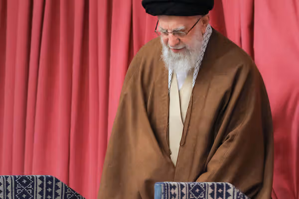 خامنهای: رسانههای داخلی باید از ترویج تفکر غرب درباره زن پرهیز کنند