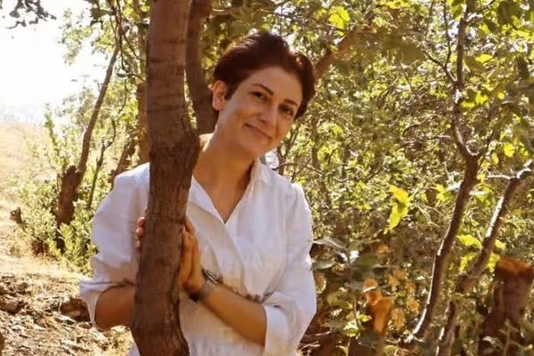 بعد رفض القضاء الإيراني إعادة محاكمتها.. السياسية بخشان عزيزي تقترب من الإعدام