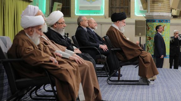 صحيفة مقربة لخامنئي: مسؤولو النظام أكثر ميلًا للتفاوض من أي وقت مضى