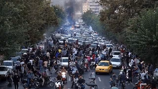 جمهوریاسلامی؛ نگران قیام مردم و حمله خارجی