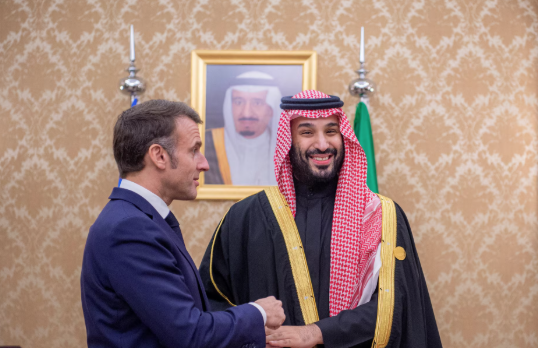 محمد بن سلمان برای گفت‌وگو با مکرون درباره خاورمیانه به پاریس می‌رود