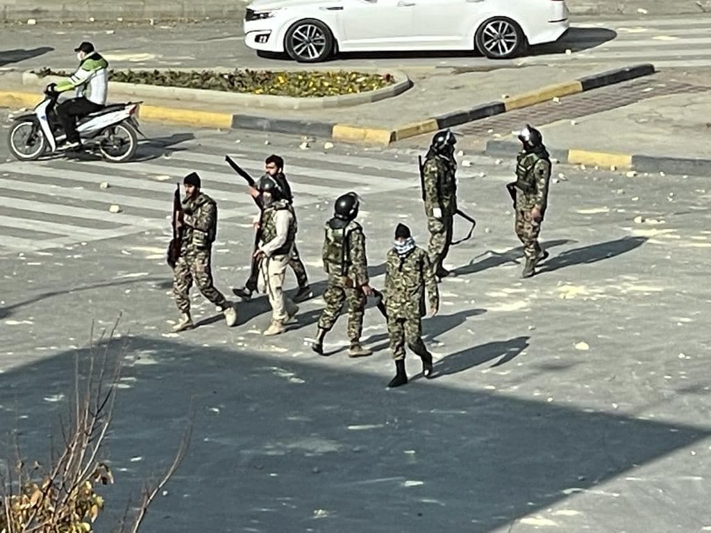هيمنة الأجواء الأمنية على أصفهان.. وجامعة العلوم الطبية: حالة اثنين من المتظاهرين حرجة