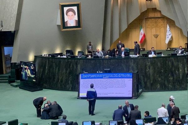 اختراق موقع البرلمان الإيراني ومجموعة قرصنة "انتفاضة حتى إسقاط النظام" تعلن مسؤوليتها