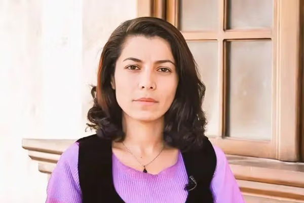 إلغاء حكم الإعدام بحق السجينة السياسية الإيرانية وريشه مرادي