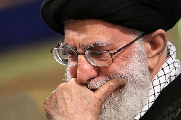 خامنئي وحيدا... في الداخل والخارج