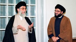 "هدية خامنئي" للبنانيين تتجاوز إجمالي ديون الحكومة للصيدليات في إيران