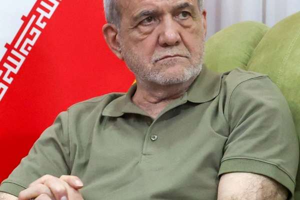الرئيس الإيراني: نواجه اختبارًا صعبًا في ظل العقوبات ویقتلون قادتنا بسهولة