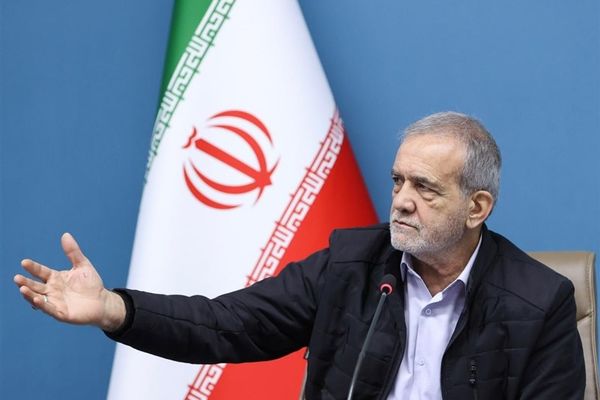 بعد "الصدمة العسكرية" في الحرب الأخيرة.."تسنيم": بزشكيان رئيسًا لـ "مجلس الدفاع" الإيراني