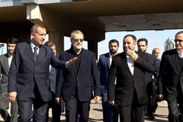 تزامنا مع استهداف إسرائيلي لدمشق.. كبير مستشاري المرشد الإيراني يزور الأسد في "مهمة خاصة"