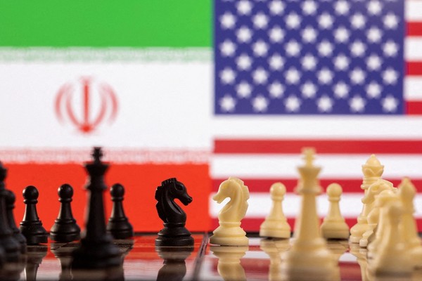 كبير المفاوضين الإيرانيين يصل إلى فيينا.. وروسيا: "نحن على بعد 5 دقائق من خط النهاية"