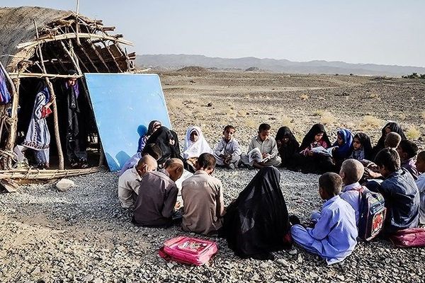 أطفال إيران يتغيبون عن الدراسة ويضطرون للعمل.. بسبب الفقر والمشاكل المعيشية