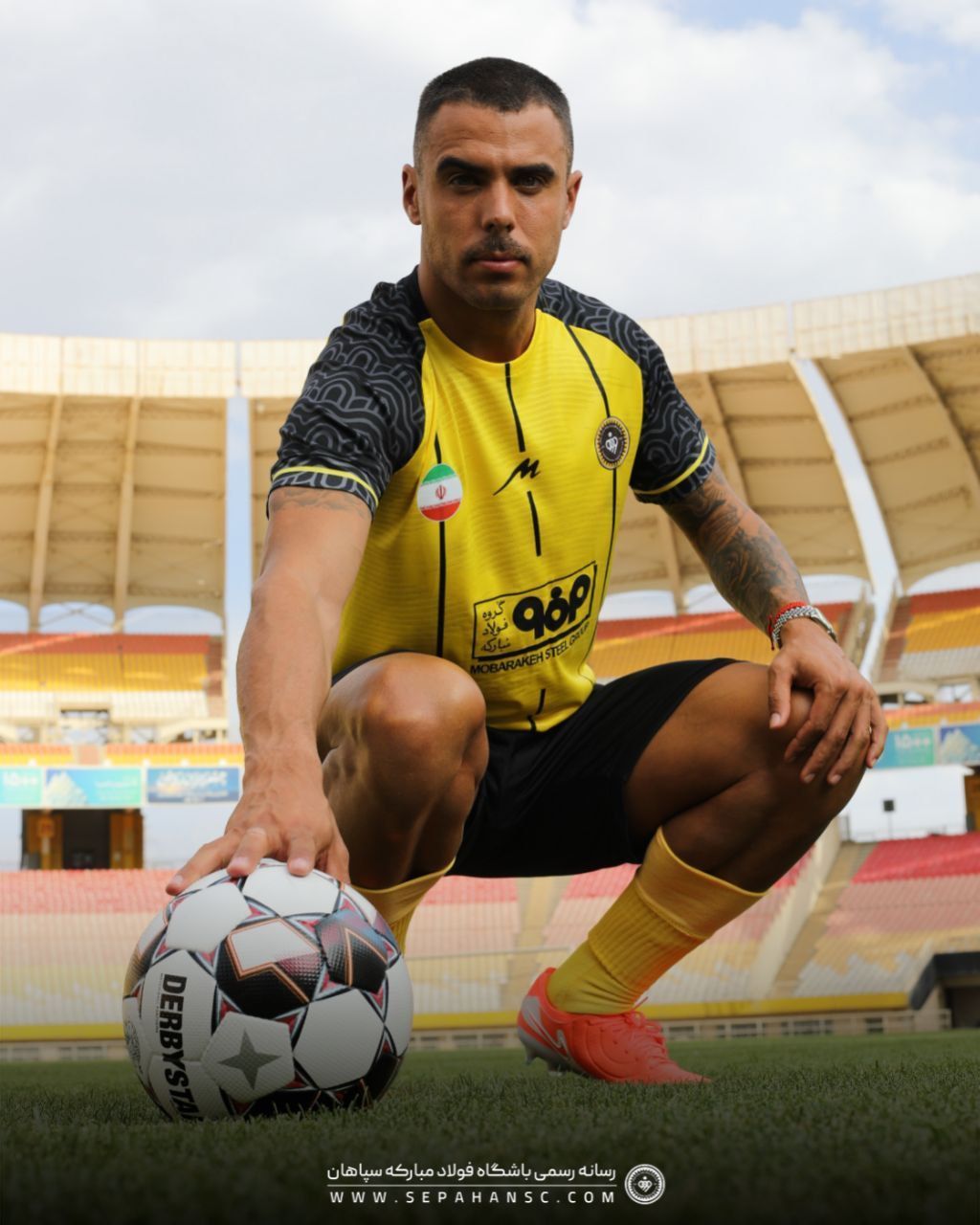 زنوزی با نمایش فیلم جنجالی: آلوز با تراکتور قرارداد داشت اما توسط اخباری و سپاهان اغفال شد