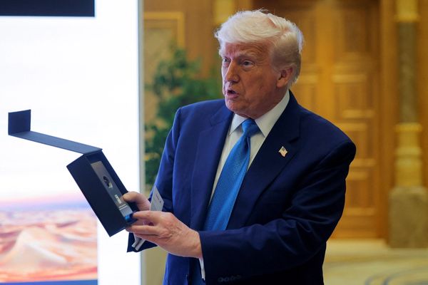 دونالد ترامب من الإمارات يؤكد "حل مسألة إيران"