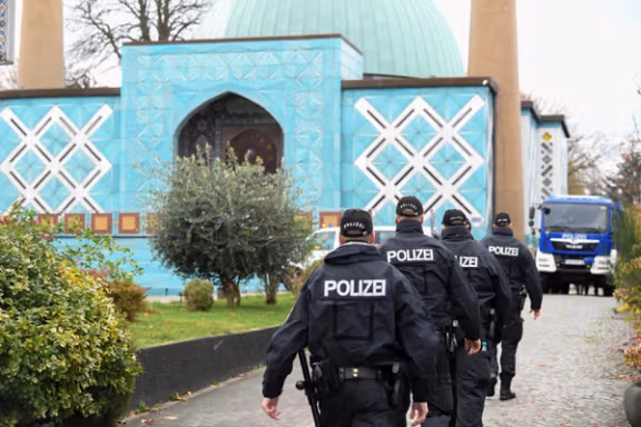 German police officers walk towards the Islamic Center Hamburg, during a raid, due to suspicion of members acting against a constitutional order and supporting the militant group Hezbollah in Hamburg, Germany, November 16, 2023.