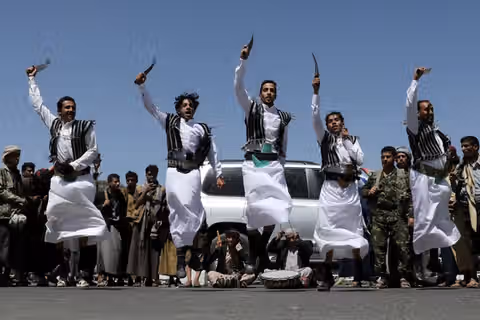در حمله حوثیها به یک کشتی تجاری در بابالمندب، ۴ خدمه و ۲ امدادگر کشته شدند