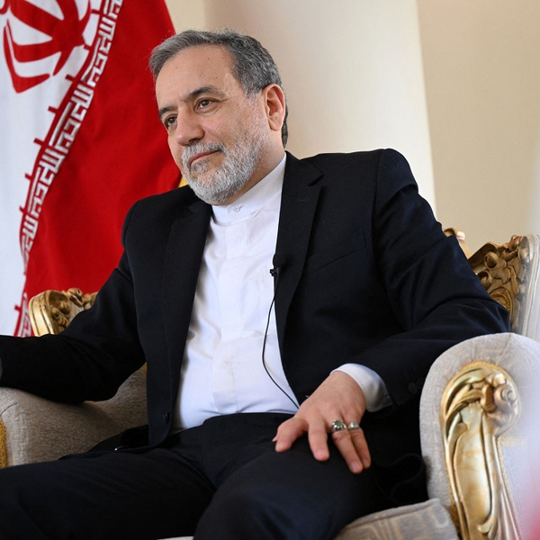 وزير خارجية إيران: اليورانيوم الخاص بنا تحت أنقاض المنشآت النووية التي قُصفت