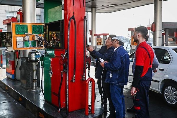 دو نماینده تهران: دولت پزشکیان مصوب کرده بنزین را گران کند