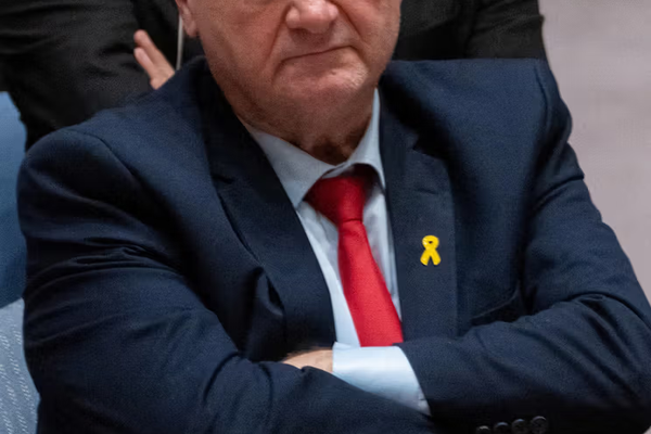 وزير الدفاع الإسرائيلي لخامنئي: إذا حاولتم تهديدنا فلا مكان يمكنكم الاختباء فيه