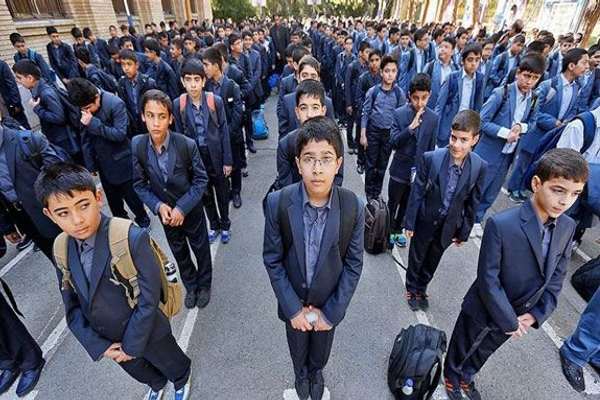 يتراوح بين 70 و80 ألفًا.. تحذير جديد من النقص الحاد في أعداد المعلمين بإيران