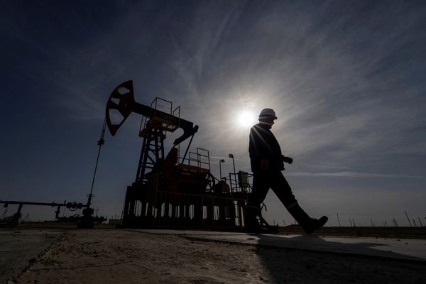 IEA downplays Iran outage risk in well-supplied oil market