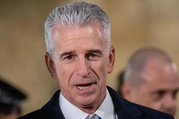 رئيس الموساد يتهم طهران بالسعي لإبادة اليهود.. ويقدم تفاصيل جديدة عن "تفجيرات البيجر"