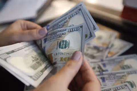 قیمت دلار در بازار آزاد ایران از ۲۳۲ هزار تومان عبور کرد