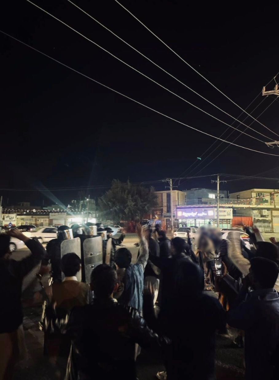 پیام مخاطب از مشهد: ماموران از آمبولانس پیاده شدند و به معترضان حمله کردند