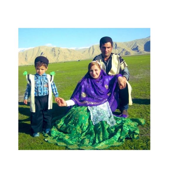 تصویر جدیدی از خردسالی کیان پیرفلک در کنار پدر و مادرش