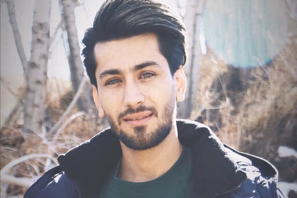 جمهوری اسلامی با نگه داشتن پیکر شایان اسداللهی، خانوادهاش را تحت فشار گذاشته است