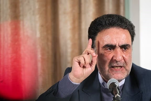 تاجزاده: جمهوری اسلامی به سمت بیدولتی و هرجومرج حرکت میکند