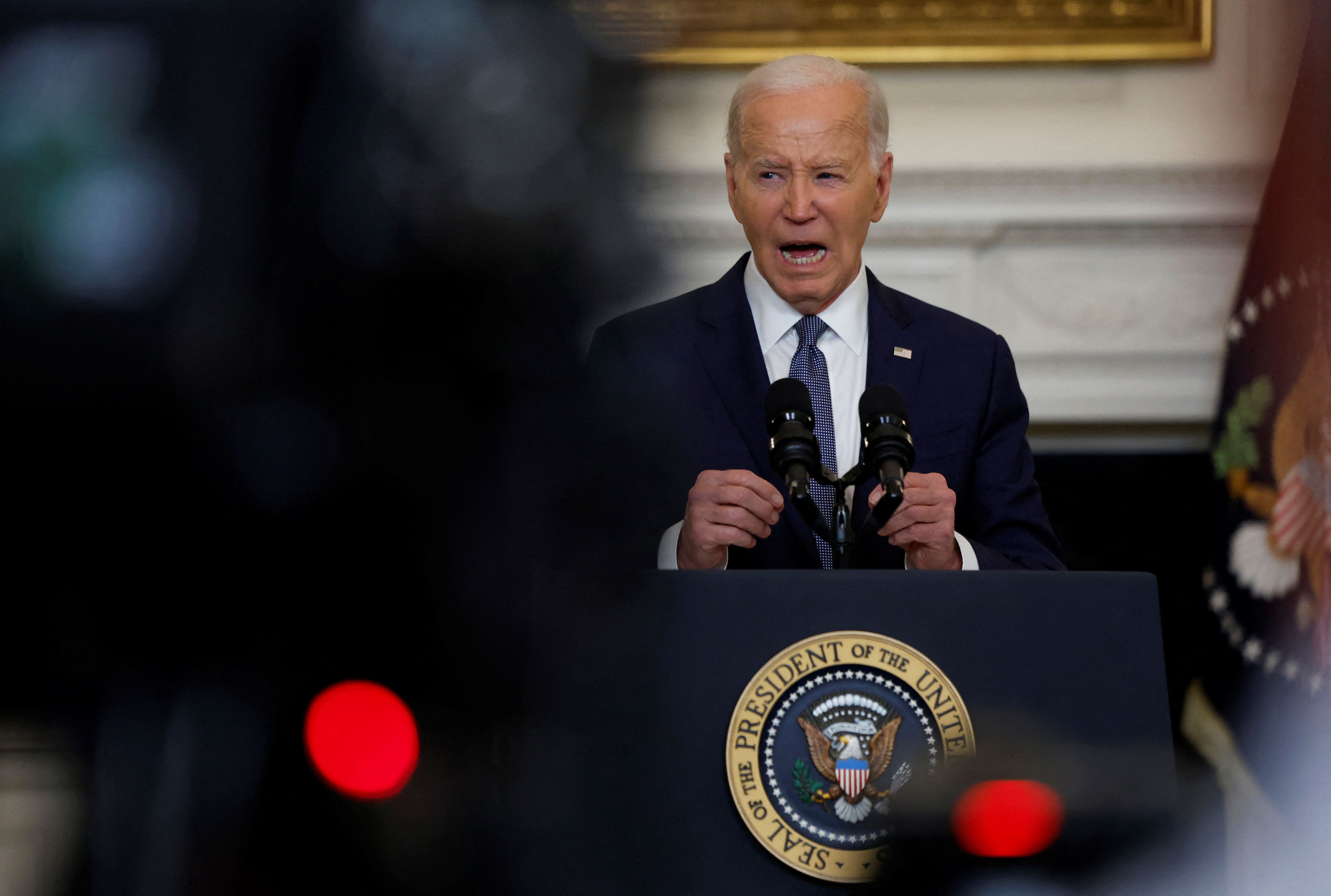 بایدن: زیر سوال بردن دادگاه از سوی ترامپ خطرناک است