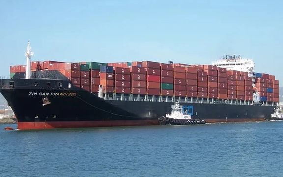 ۱۷ حمله به غرب یمن در یک روز؛ حوثیها به سمت کشتیای در دریای سرخ موشک زدند