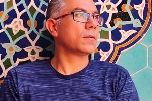 بیش از ۶۰۰ فعال مدنی و سیاسی به حکم زندان احمد درخشان،معلم و نویسنده، اعتراض کردند