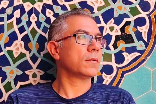 أكثر من 600 ناشط مدني وسياسي يعترضون على حكم السجن ضد أحمد درخشان، المعلم والكاتب