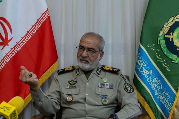 معاون اجرایی ارتش: نیروهای مسلح شبانهروز انگشت به ماشه، دشمن را رصد میکنند