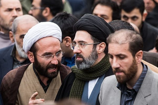 إعلام الحرس الثوري الإيراني يهاجم مير حسين موسوي.. وصمت حيال "خلافة" مجتبى خامنئي