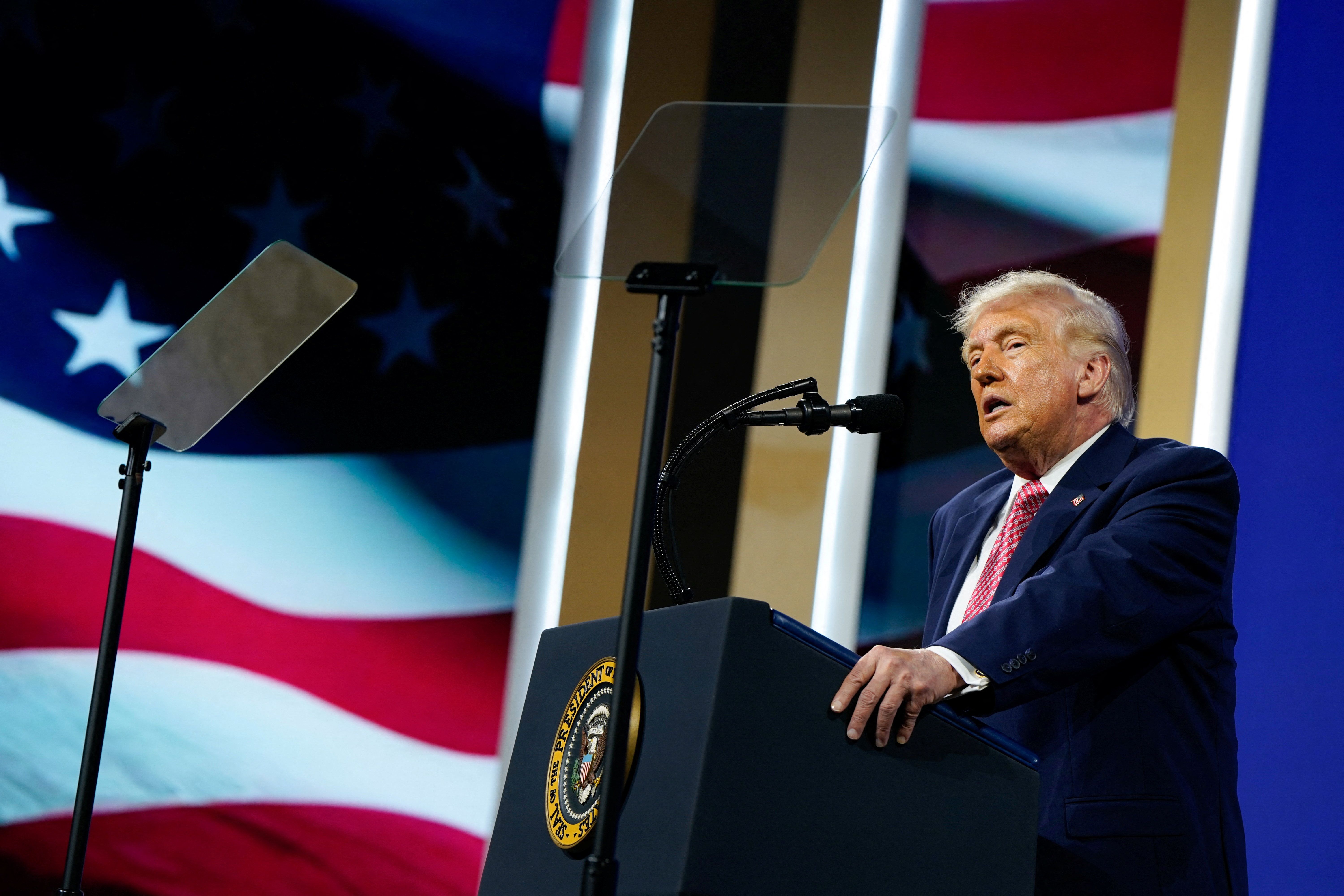 ترامپ: وقتی ناتو در مقابله با جمهوری اسلامی در کنار آمریکا نبود، لازم نیست کنارشان بمانیم